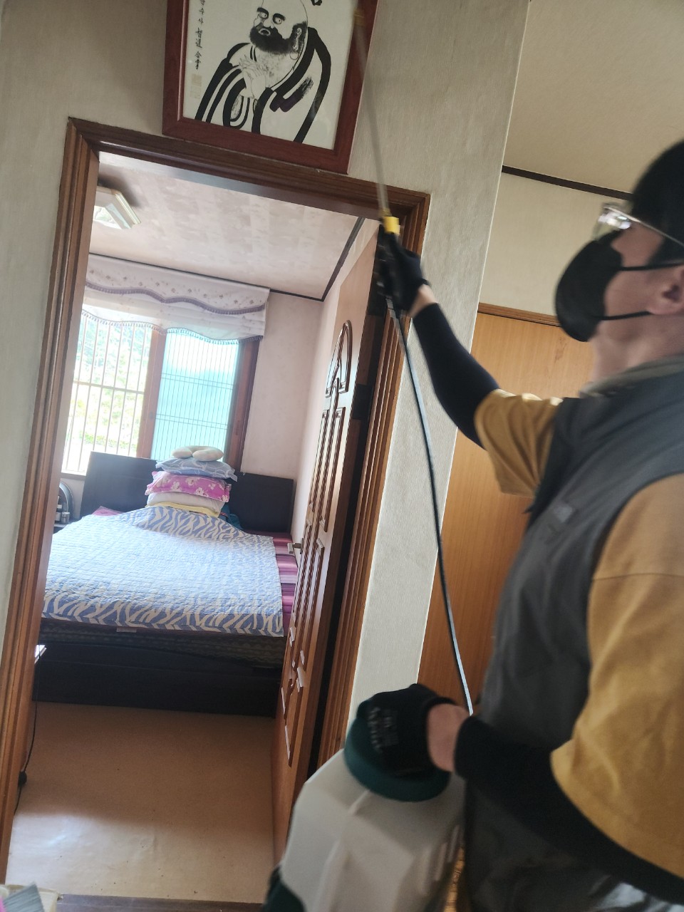서울 유품정리 작업 중 사진 1